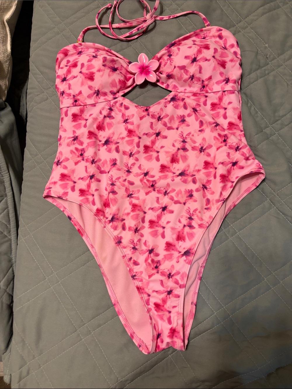 💕Womens No Boundaries Pink Floral One-Piece Swimsuit with Halter Tie💕